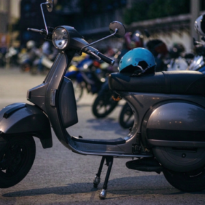 Pre-owned Dark Gray Classic Retro Electric Scooter – Nostalgic Rounded Body – Ideal for City Commuting